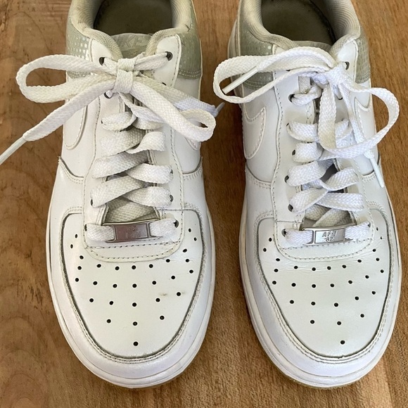 NIKE AIR FORCE 1 LE (GS) Shoes Women’s 6.5 - Picture 4 of 13